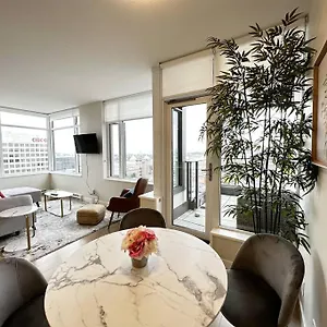 Ocean View Modern Downtown With Free Parking , Victoria Canada
