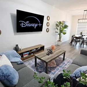 Beautiful With 4 King Beds,airport,disney+ , Edmonton Canada