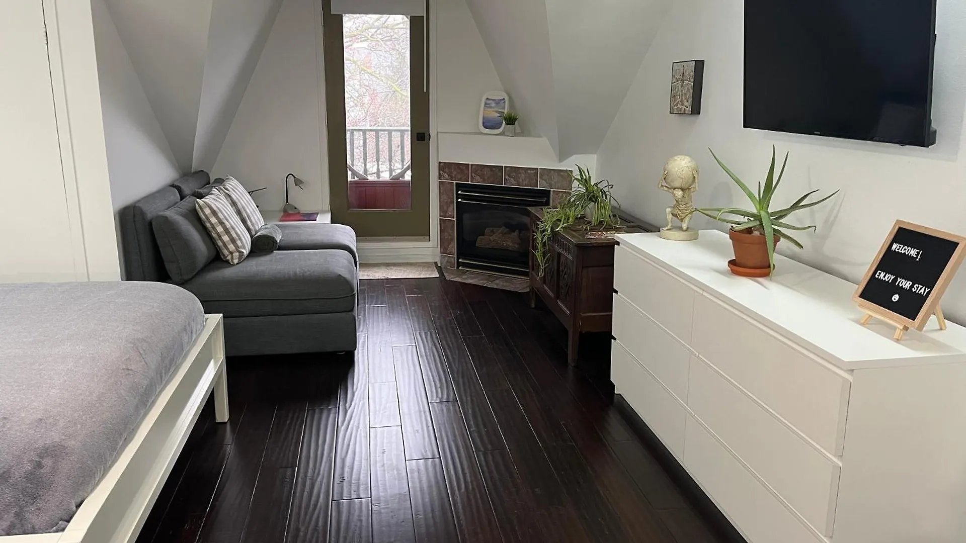 Bright, Private, Peaceful Suite With Retail Conveniences Steps Away Toronto 0*,  Canada