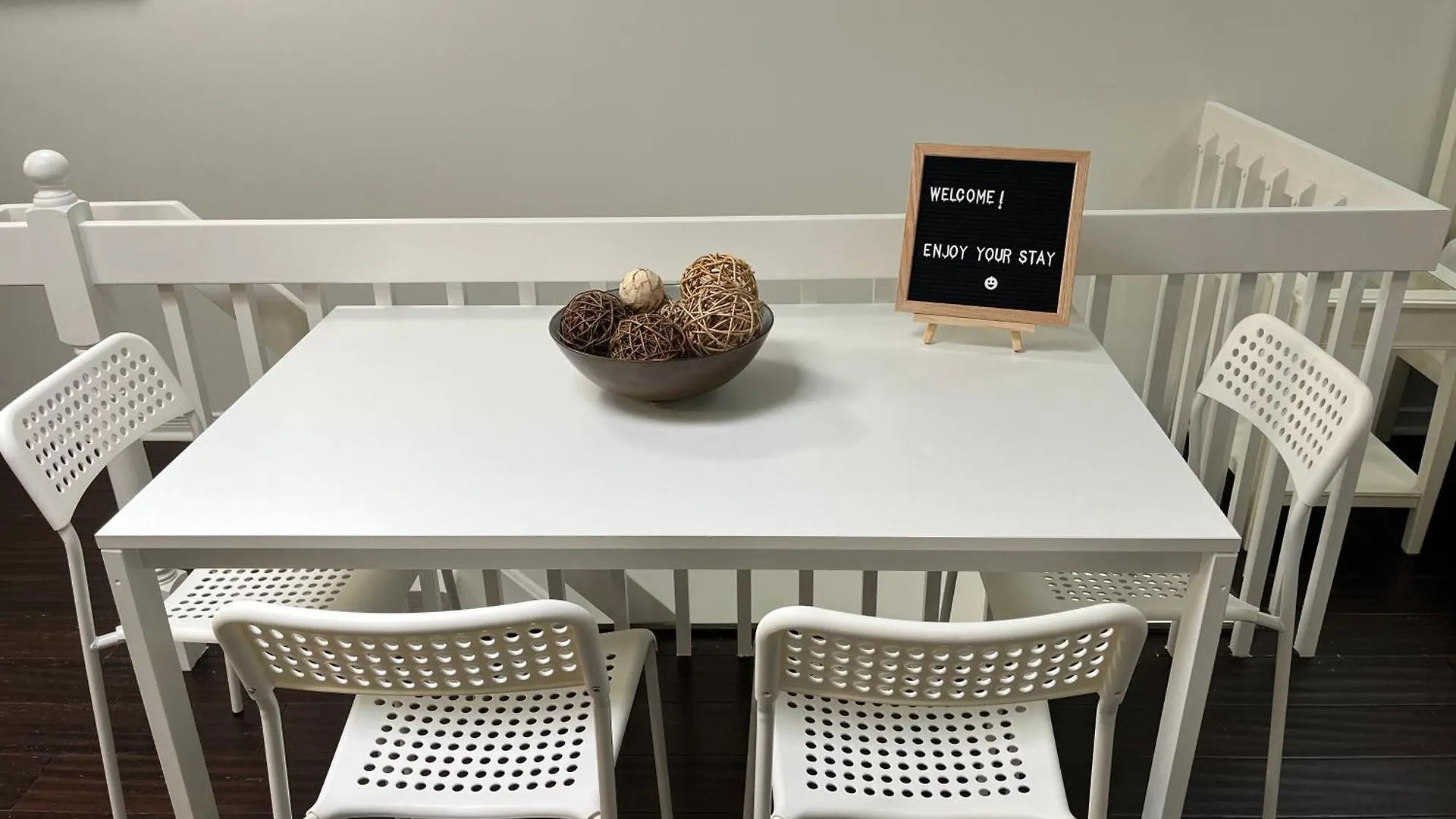 Apartment Bright, Private, Peaceful Suite With Retail Conveniences Steps Away Toronto