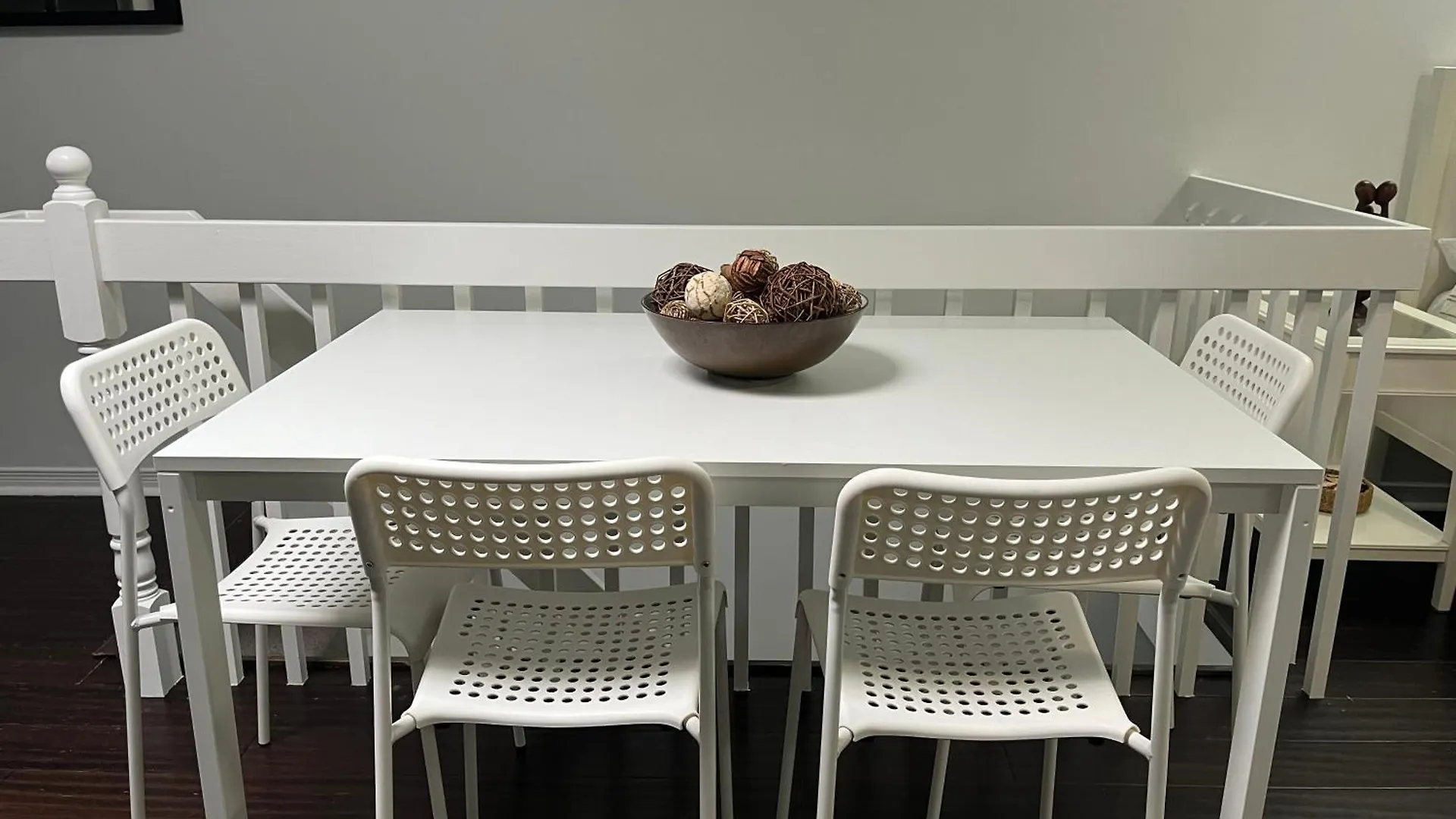 Bright, Private, Peaceful Suite With Retail Conveniences Steps Away Toronto Apartment