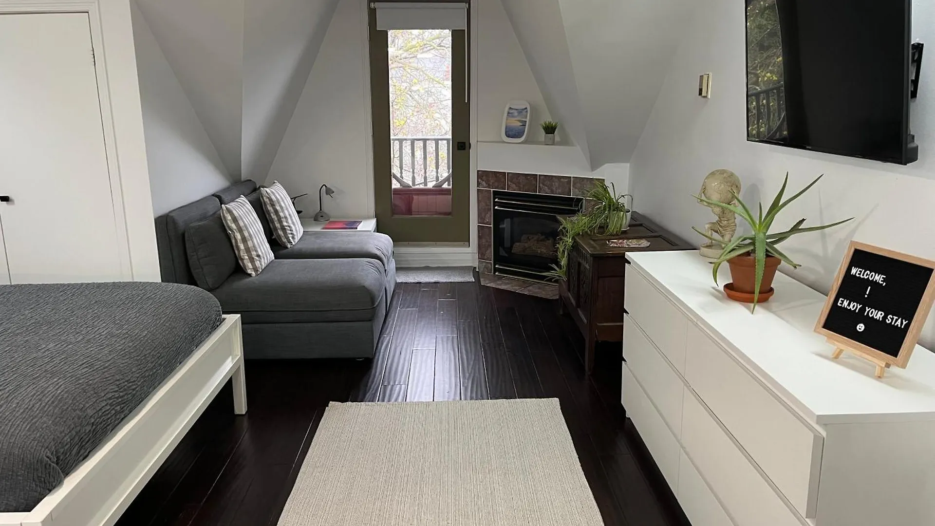 Bright, Private, Peaceful Suite With Retail Conveniences Steps Away Toronto Canada