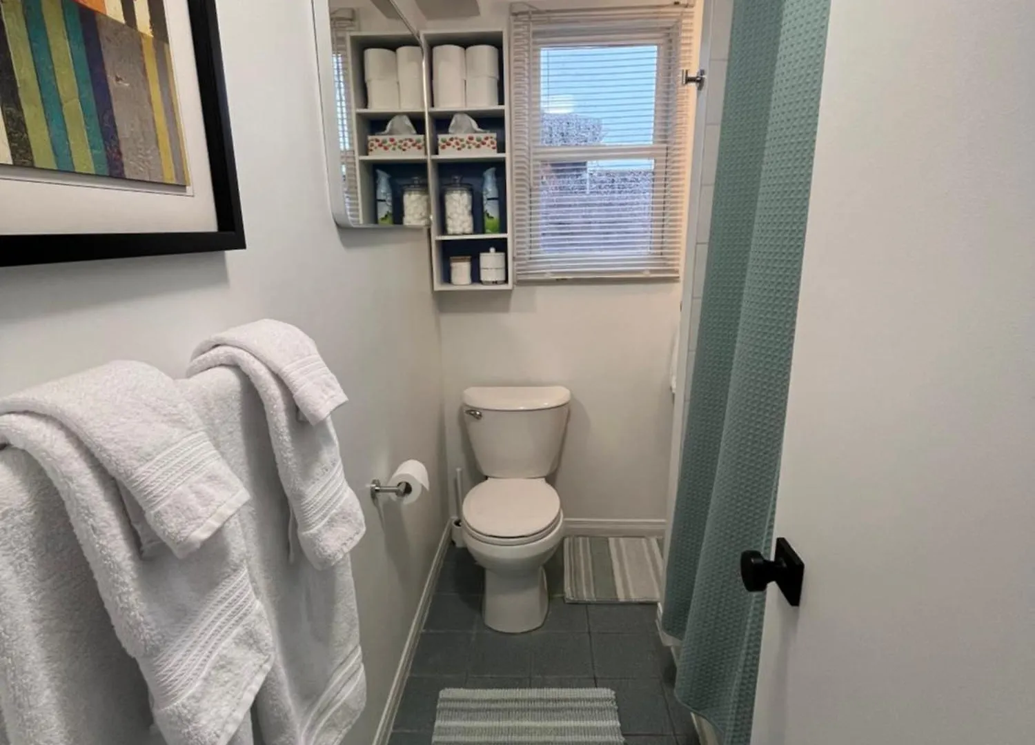 Bright, Private, Peaceful Suite With Retail Conveniences Steps Away Toronto 0*,