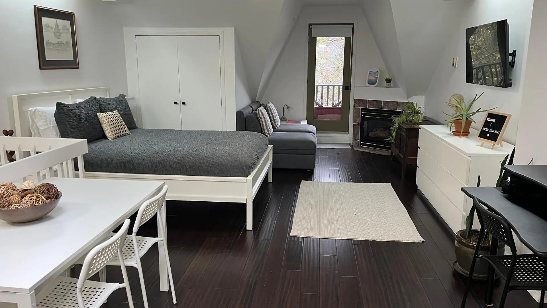 Bright, Private, Peaceful Suite With Retail Conveniences Steps Away Toronto 0*,  Canada