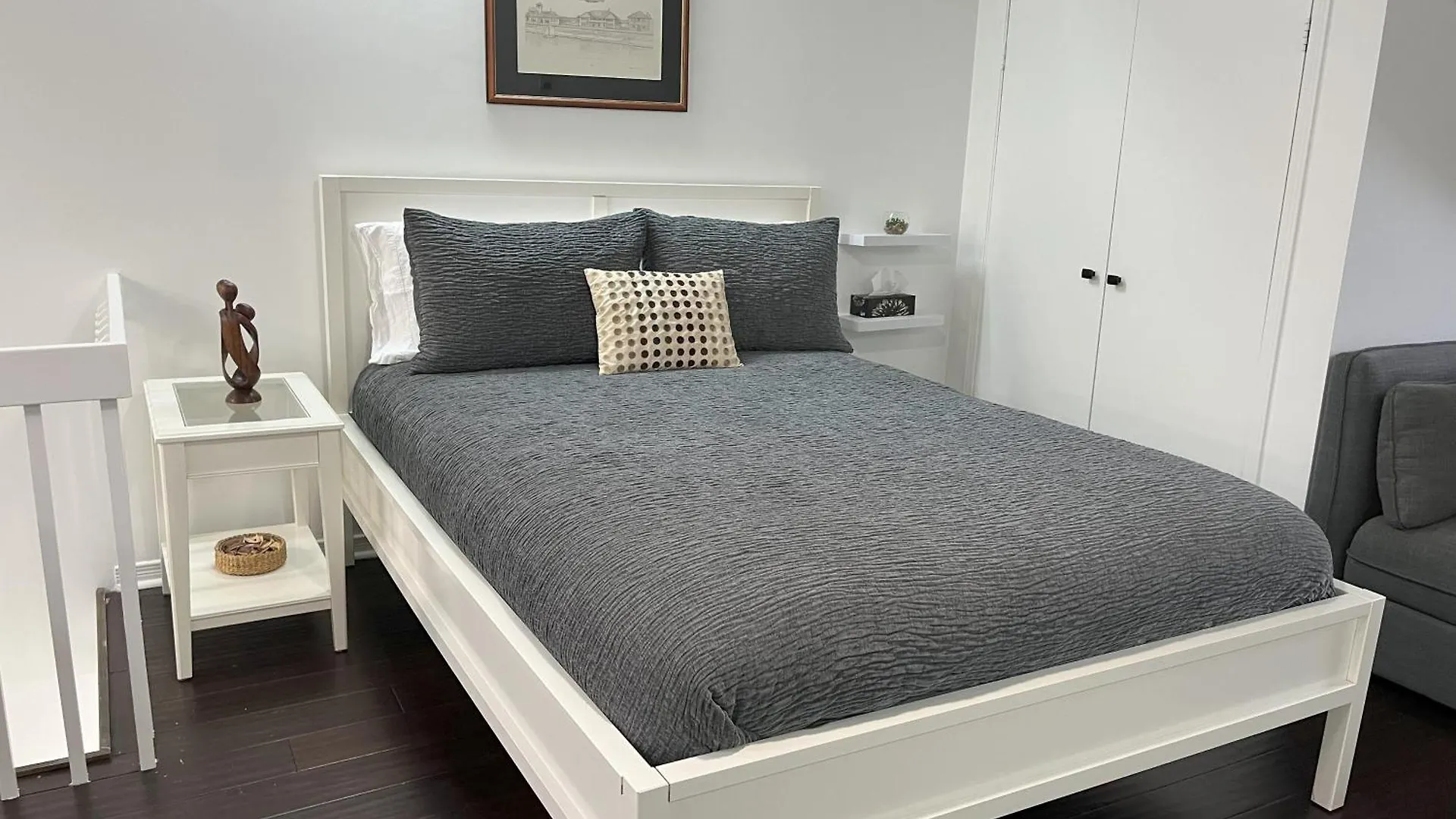 Bright, Private, Peaceful Suite With Retail Conveniences Steps Away Toronto Apartment