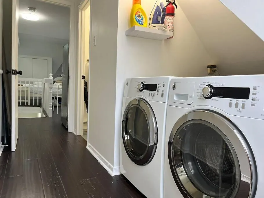 Apartment Bright, Private, Peaceful Suite With Retail Conveniences Steps Away Toronto