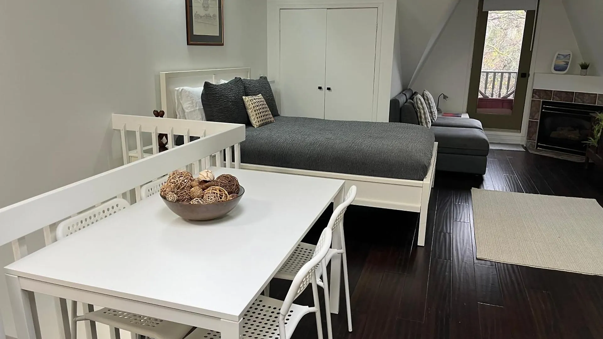 Bright, Private, Peaceful Suite With Retail Conveniences Steps Away 多伦多 0*,